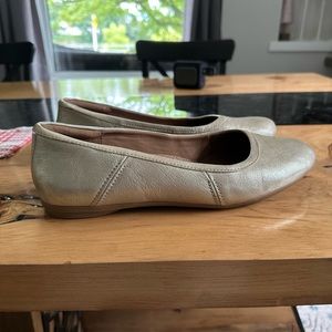 Clarks flats - women shoes
